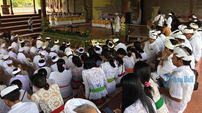 44suasana-mahasabha-iii-yang-digelar-pasemetonan-agung-nararya-dalem-benculuk-tegeh-kori.jpg